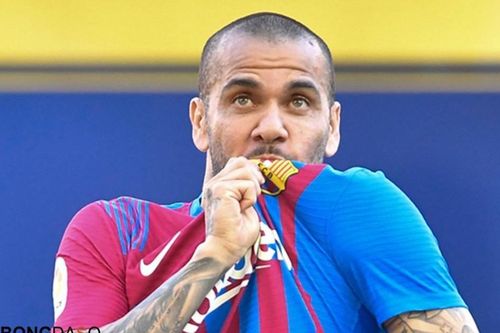 Barca từ chối gia hạn, Dani Alves ngậm ngùi rời Nou Camp