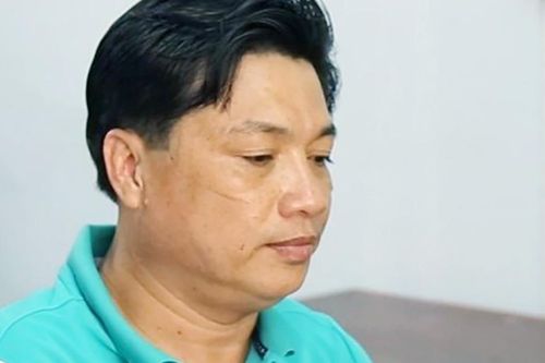 Giám đốc công ty khai thác cát đánh kiểm sát viên khi đang dừng đèn đỏ