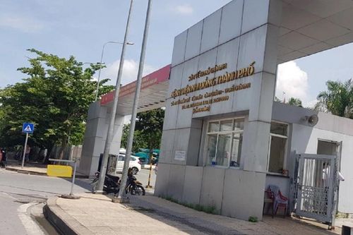 Ném con trai 2 tháng tuổi từ tầng 5 bệnh viện xuống đất, người mẹ khai gì tại Cơ quan Công an?