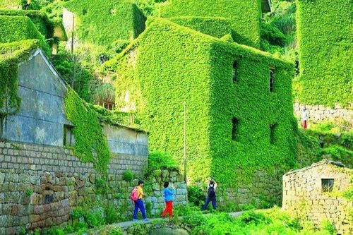 'Ngôi làng ma' bất ngờ trở thành địa điểm được nhiều du khách săn đón tại Trung Quốc