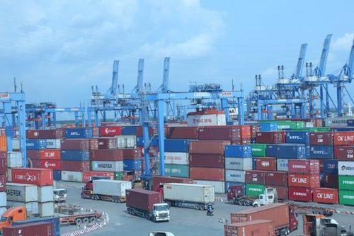 Đề nghị giảm mạnh phí hạ tầng đối với hàng hóa xuất nhập khẩu bằng phương tiện thủy nội địa
