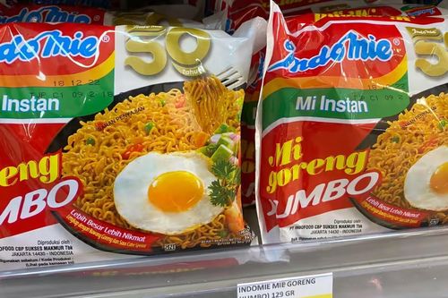 Người dân Indonesia hồi hộp theo dõi giá mì gói 'quốc dân' giữa lạm phát