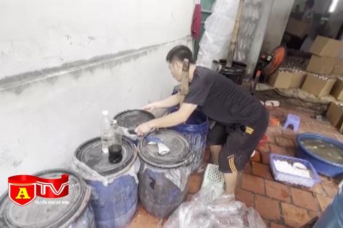 Rùng mình với công nghệ chế biến mật ong giả