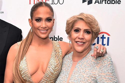 Jennifer Lopez bỏ nhà đi năm 18 tuổi