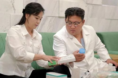 Động thái hiếm thấy của ông Kim Jong Un và người em gái quyền lực