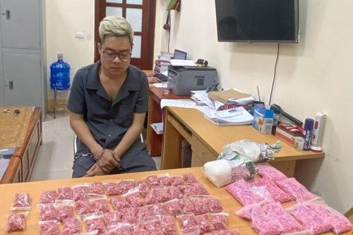 Bắt ma túy, lòi ra súng đạn