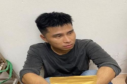 Đối tượng tàng trữ 'cỏ' Mỹ vu bị công an đánh