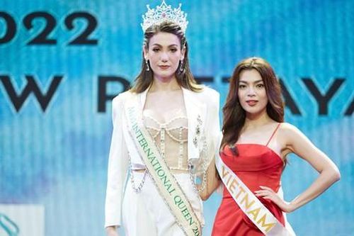 Đương kim HH chuyển giới quốc tế gây sốc với chiều cao khủng, 'dìm hàng' dàn thí sinh khi trao sash