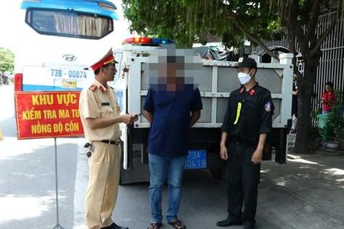 Tài xế xe ô tô ở Quảng Bình dương tính với ma túy khi đang chở 40 khách