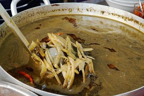 Món bún cua thối - đặc sản đầy thử thách ở Gia Lai