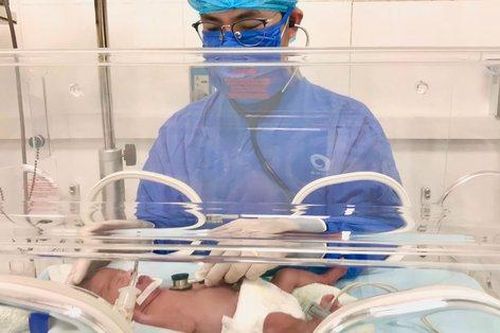 Cứu trẻ sinh non 29 tuần, nặng 1,9kg