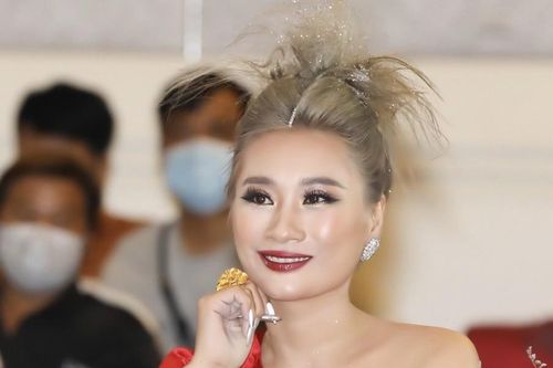 Hoa hậu thiện nguyện Lan Trinh diện váy đỏ nổi bật tại casting Hoa hậu Doanh nhân Việt Nam