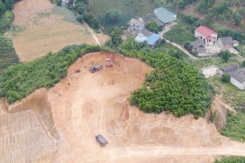 Thái Nguyên: 'Đất tặc' lộng hành san đồi đem bán