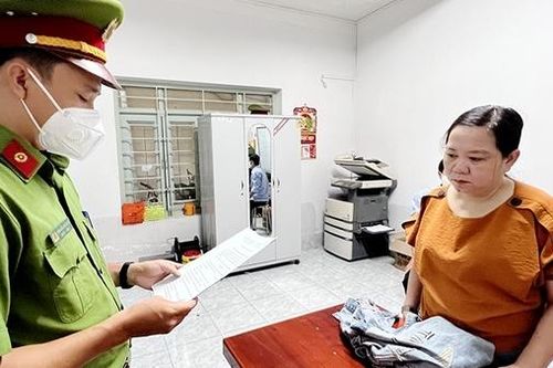 Hiệu trưởng và kế toán trường tiểu học 'rút két' 500 triệu đồng
