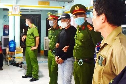 Ép con nợ ký giấy bán nhà rồi phá cửa chiếm giữ