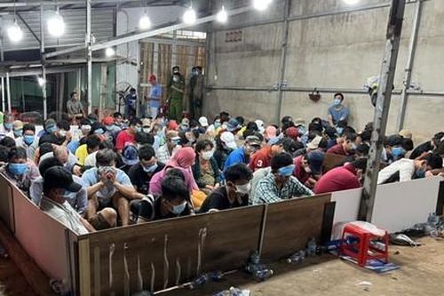TPHCM: Đánh úp sòng bạc có 126 đối tượng, thu giữ hơn 1,2 tỷ đồng