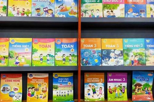 Sách giáo khoa cần được quản lý như xăng dầu, điện, nước…