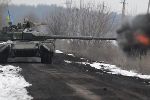 Xe tăng T-80BVM chiến lợi phẩm của Ukraine phá hủy gần 30 phương tiện cơ giới Nga