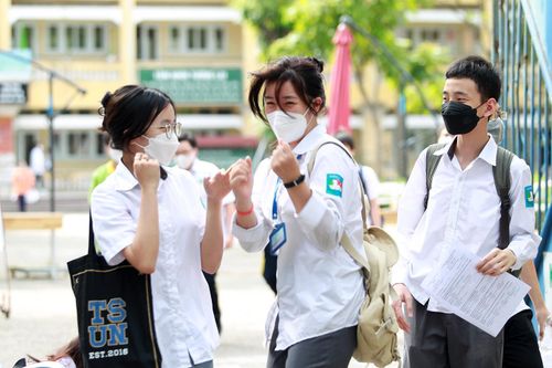 Muôn kiểu vui mừng của thí sinh trong ngày 'vượt vũ môn'
