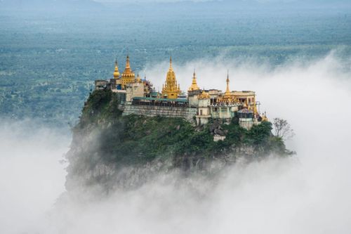 8 tu viện cheo leo trên vách đá