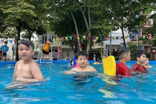 Quảng Ngãi: Phổ cập bơi cho trẻ gặp khó vì… bể bơi