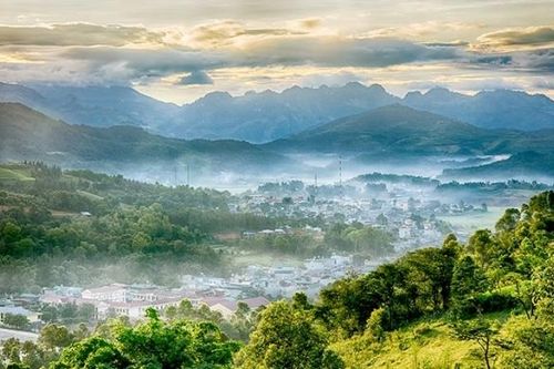 Tủa Chùa - Cô sơn nữ ẩn hiện giữa mây ngàn Tây Bắc