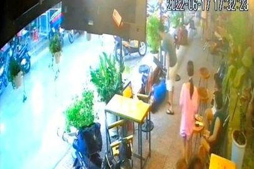 Nam thanh niên tử vong trong quán cà phê sau tiếng sấm chớp