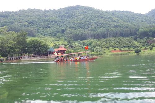 Hồ Cấm Sơn (Bắc Giang) – điểm đến cuối tuần dành cho khách thích gần gũi với thiên nhiên