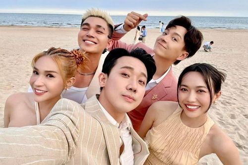 Lễ cưới Minh Hằng: Trấn Thành, Ngô Kiến Huy 'check-in', Diệu Nhi phải 'đạp xe' do tắc đường