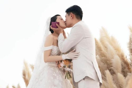Minh Hằng 'khóa môi' ông xã cực ngọt trong ngày cưới, dặn khách mời không đăng ảnh chú rể lên mạng