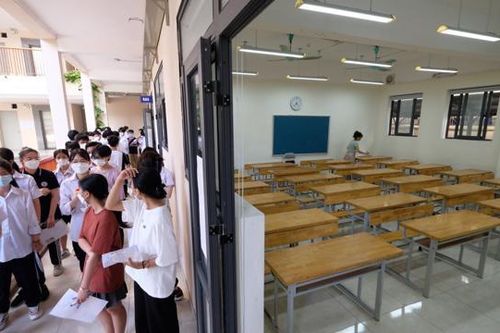 Sáng nay, 107.000 học sinh Hà Nội tham dự kỳ thi vào lớp 10