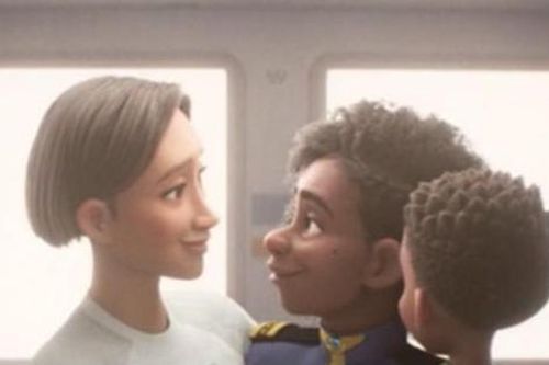 Nụ hôn lục sắc trong 'Lightyear': Tình yêu không nên bị giới hạn bởi bất kỳ điều gì
