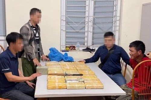 Bắt người đàn ông quốc tịch Lào 'cõng' 4 bánh heroin và 180.000 viên ma túy tổng hợp vào Việt Nam
