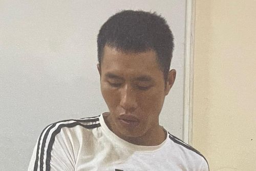 Đi xe máy mua ma túy 'đá' về sử dụng, thanh niên bị bắt quả tang