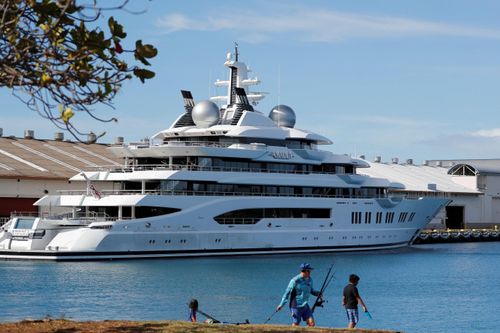 Siêu du thuyền Nga cập cảng Hawaii sau khi Mỹ thắng kiện