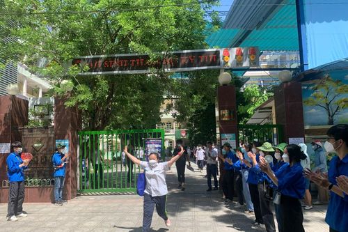 Kết thúc kỳ thi vào lớp 10 công lập: Môn toán không khó đạt điểm 8-9