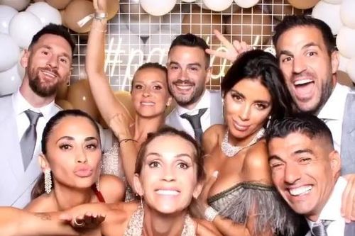 Vợ chồng Messi, Luis Suarez đại náo đám cưới Jordi Alba, Pique tránh mặt