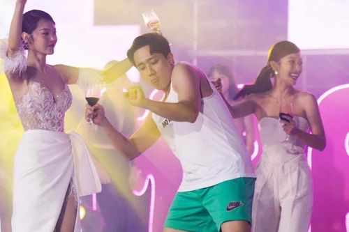 Loạt những khoảnh khắc lầy lội 'hiếm có khó tìm' của sao Việt trong lễ cưới Minh Hằng