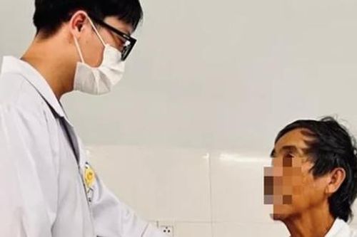 Uống thuốc theo đơn của vợ, chồng bị sốc phản vệ độ 3