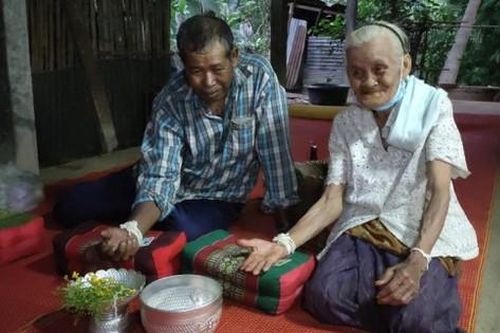 Chú rể 72 tuổi và cô dâu 83 tuổi kết hôn sau 10 ngày quen biết