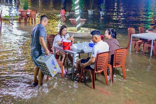 Nhiều khu đô thị ở Hạ Long chìm trong nước triều cường