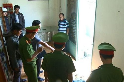 Nam thanh niên đâm gục cô gái rồi tự sát