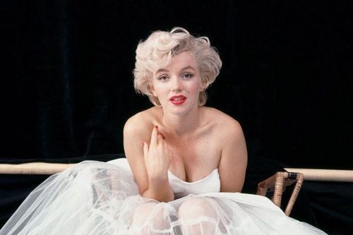 Mẫu phụ nữ Marilyn Monroe mê mẩn