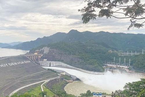 'Đau đầu' điều hành thủy điện vì mưa lũ khó lường