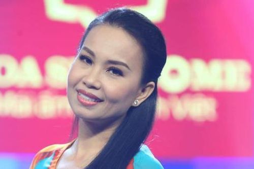 Cuộc sống kín tiếng bên trong biệt thự triệu đô của ca sĩ Cẩm Ly