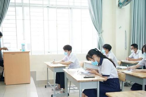 TPHCM: Chấm thi lớp 10 đã xuất hiện điểm 10