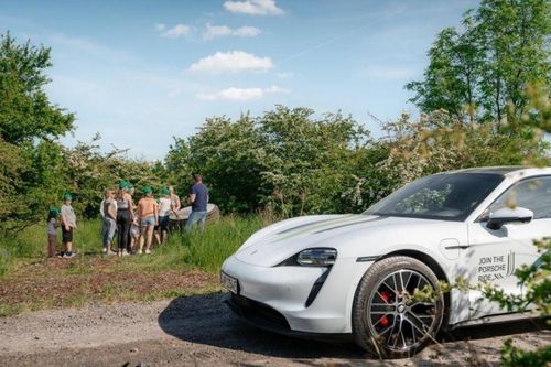 Xe điện Porsche Taycan khởi động chuyến đi vòng quanh thế giới