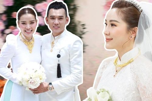 Choáng với sính lễ khủng trong đám cưới sao Việt: Trang sức đắt giá, nhẫn kim cương 'siêu to khổng lồ'