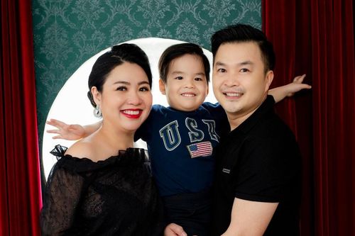 Lê Khánh thừa nhận ông xã là người quán xuyến gia đình, 'không biết gì ngoài công việc diễn viên'