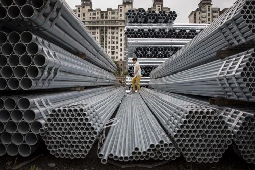 Giá quặng sắt và thép tại Trung Quốc lao dốc, lo ngại nhu cầu sử dụng thép suy yếu